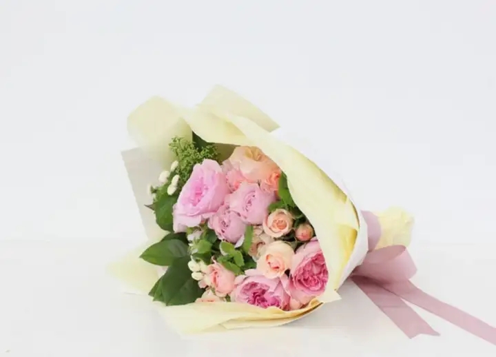 给女朋友送花该注意什么？