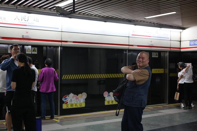 百度胖老师吧上海市公 安局轨道交通分局石宇玉老师求救 微信抖音快手百度贴吧百科图片视频知道搜索上海胖老 ...